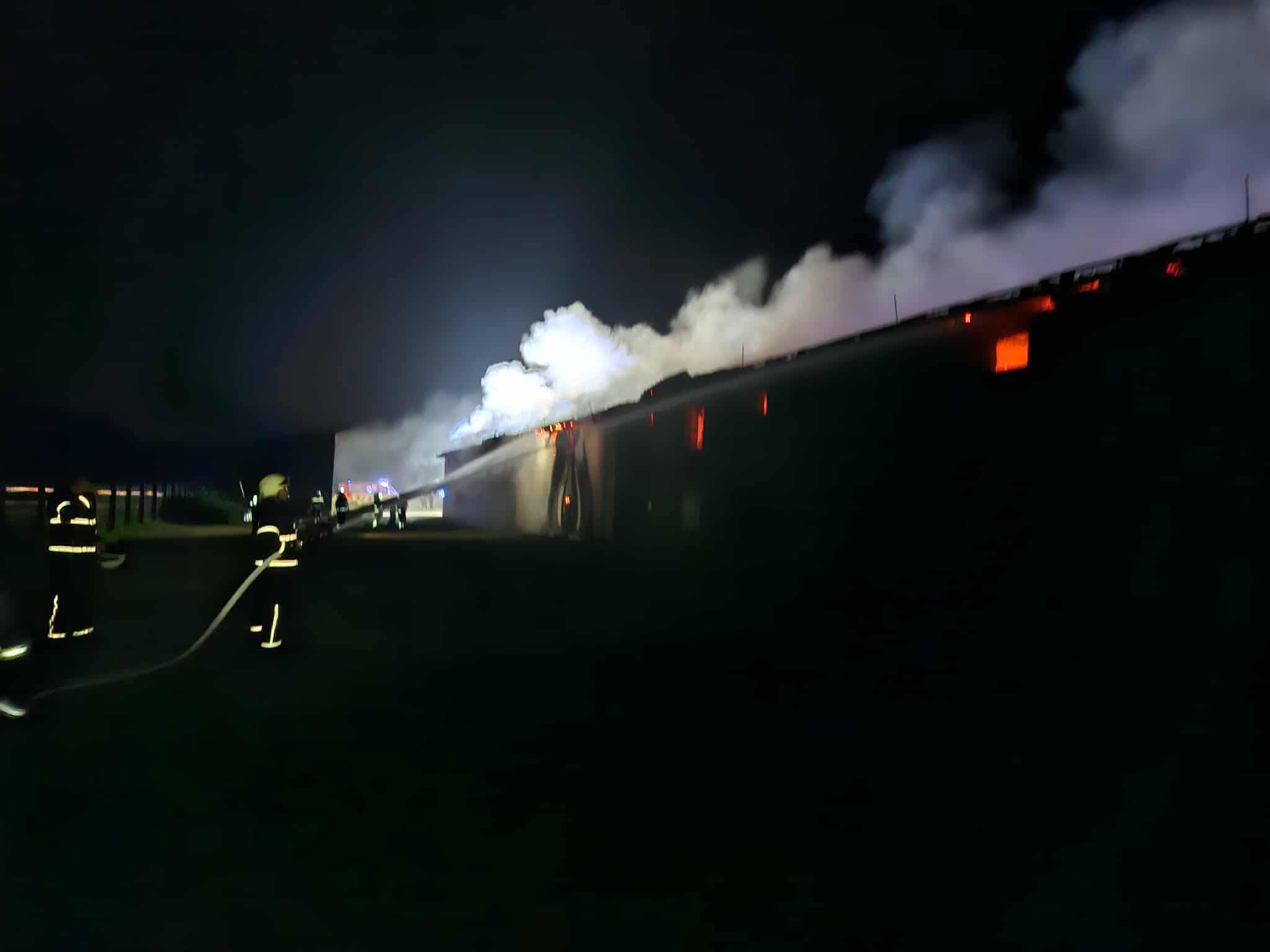 Požar farme v okolici Ptuja: Pogoreli piščanci, škoda ogromna (FOTO)