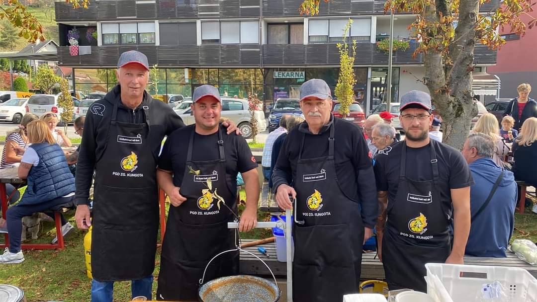 FOTO: Ta ekipa je skuhala najboljše vampe, za gasilce zbrali precej denarja