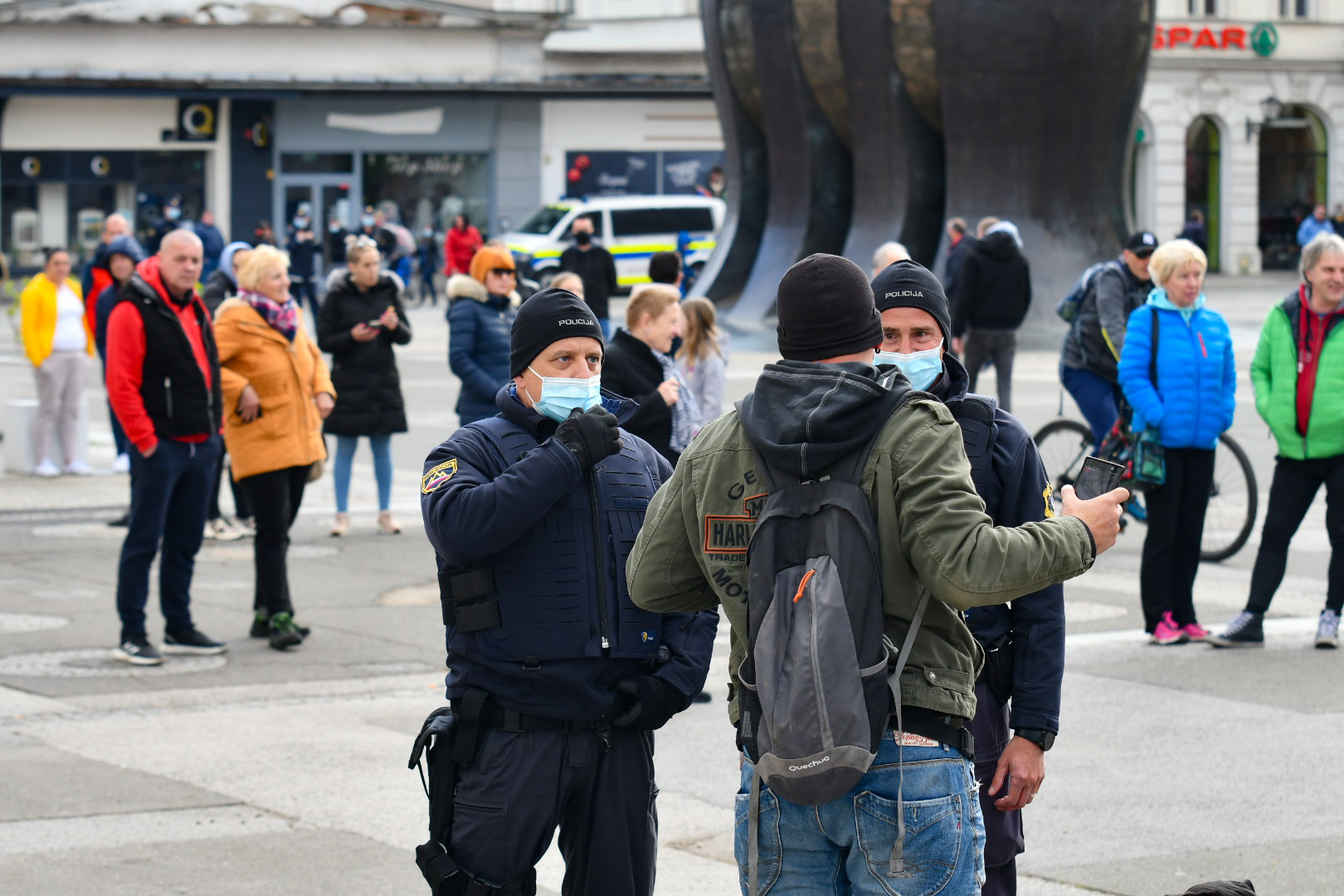 FOTO in VIDEO: V Mariboru znova protest proti ukrepom