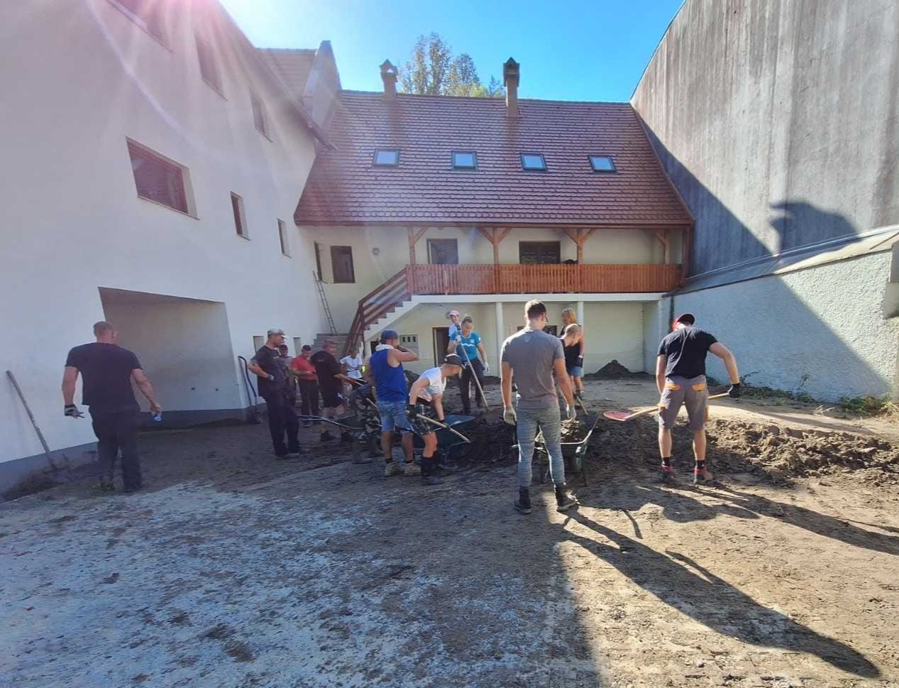 FOTO: Ob dnevu solidarnosti na terenu okoli 12.000 ljudi