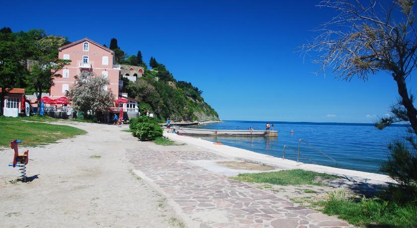 V Fiesi na plaži umrla 57-letnica