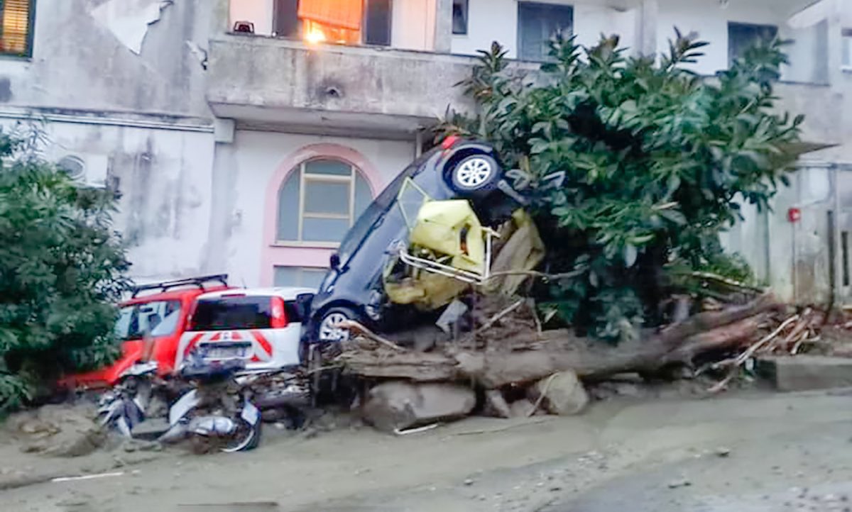 VIDEO: V Italiji zaradi plazov izredne razmere, iščejo še 11 pogrešanih