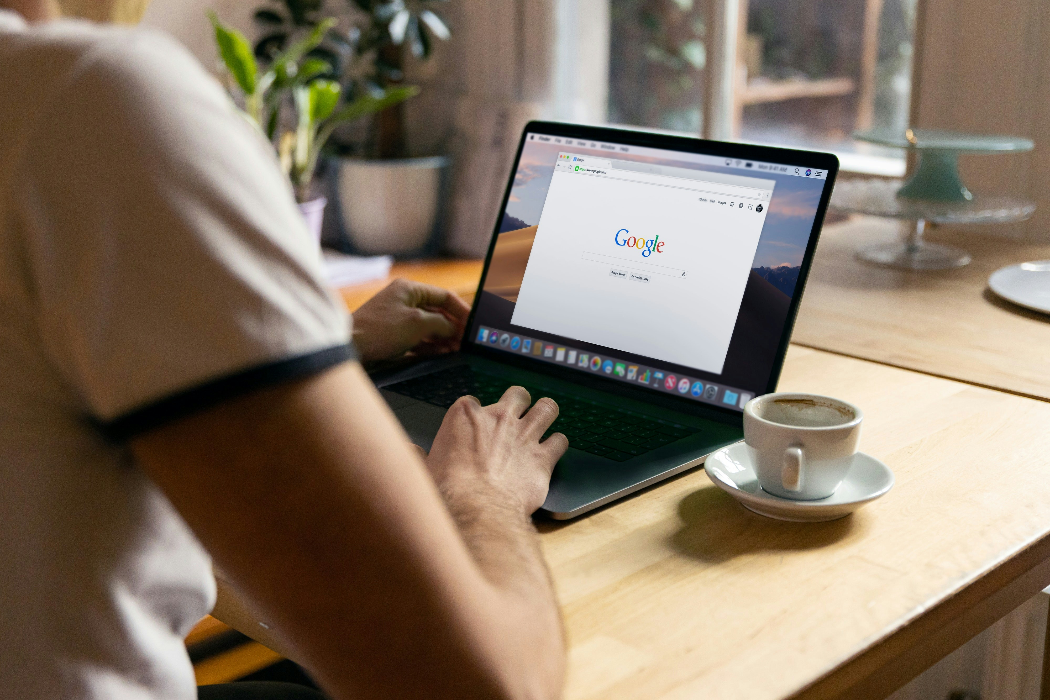 Google pod drobnogledom: Britanski regulator želi "uničiti" tehnološkega velikana