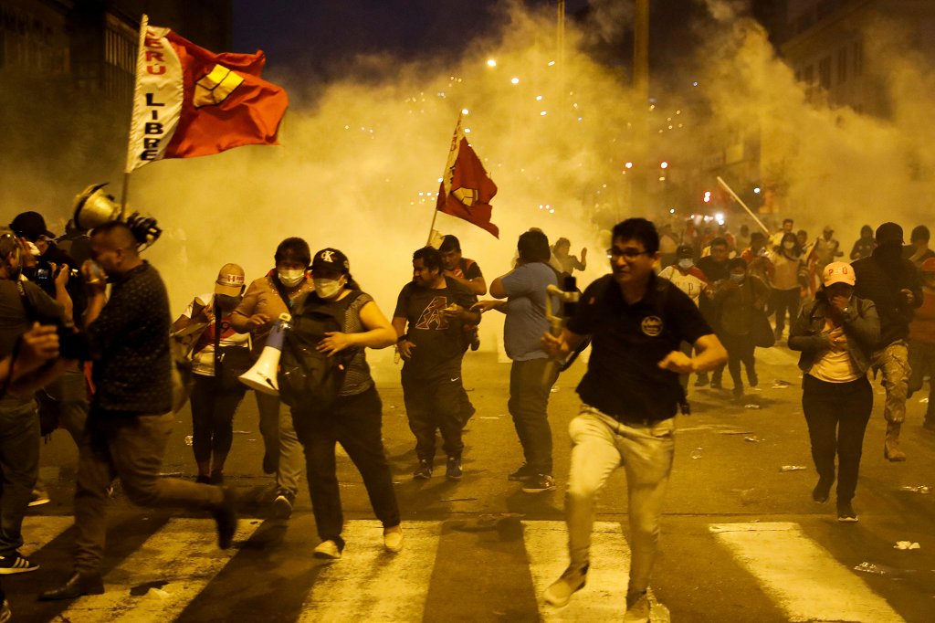 Med protesti v Peruju dve smrtni žrtvi