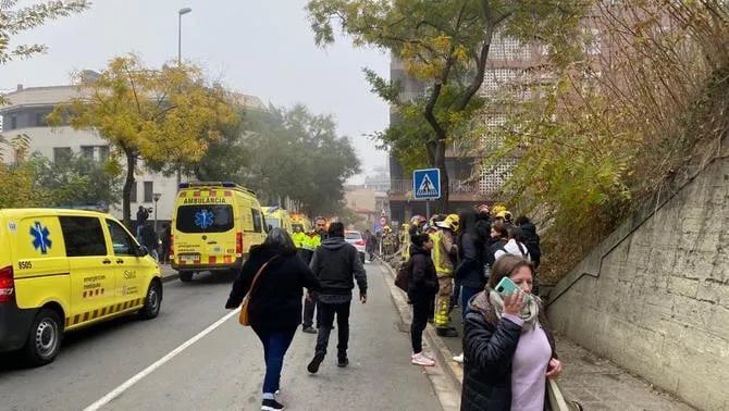 FOTO: V trčenju vlakov blizu Barcelone ranjenih čez 150 ljudi