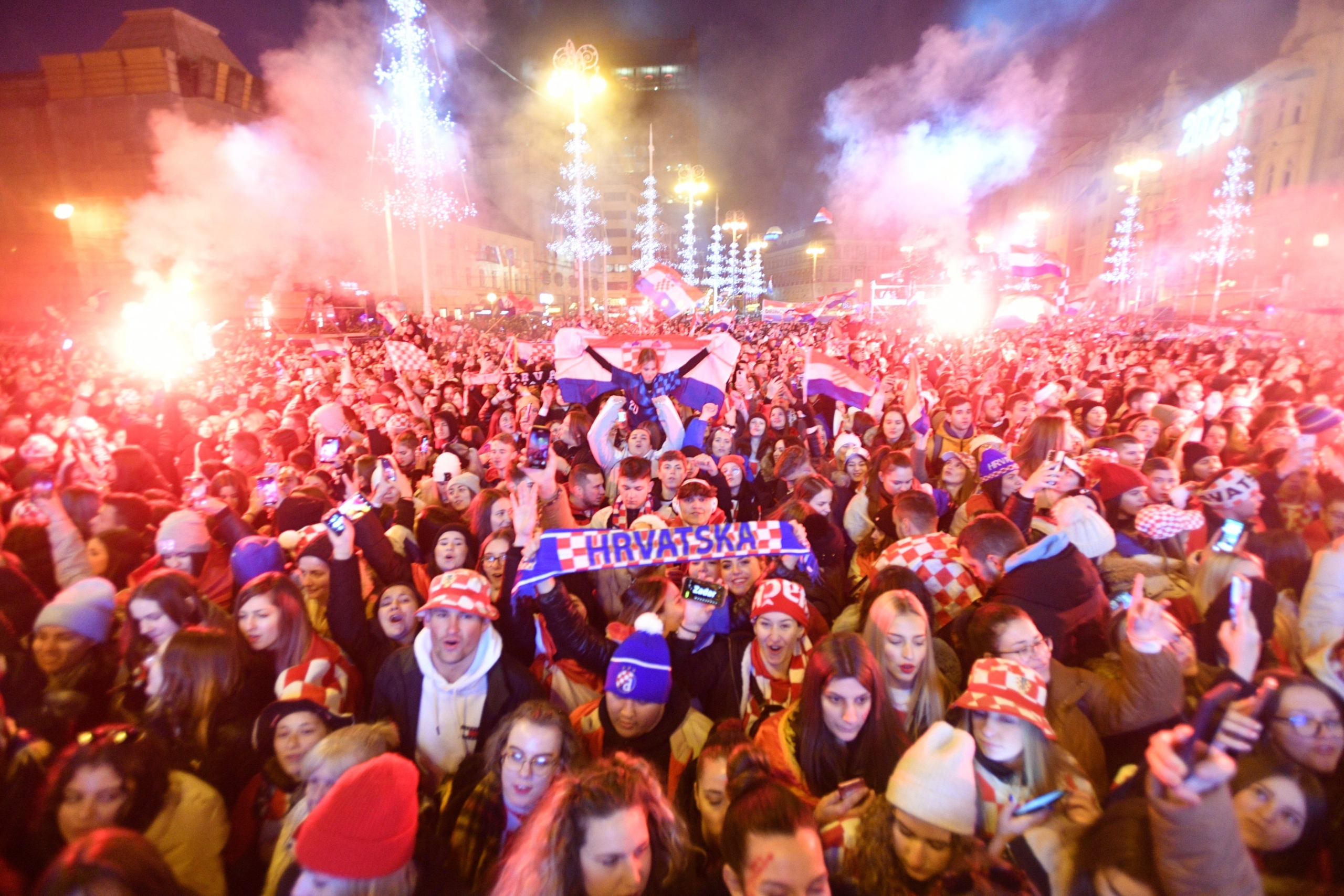 FOTO in VIDEO: Hrvati sprejeli &#8220;Vatrene&#8221; s pravim slavjem