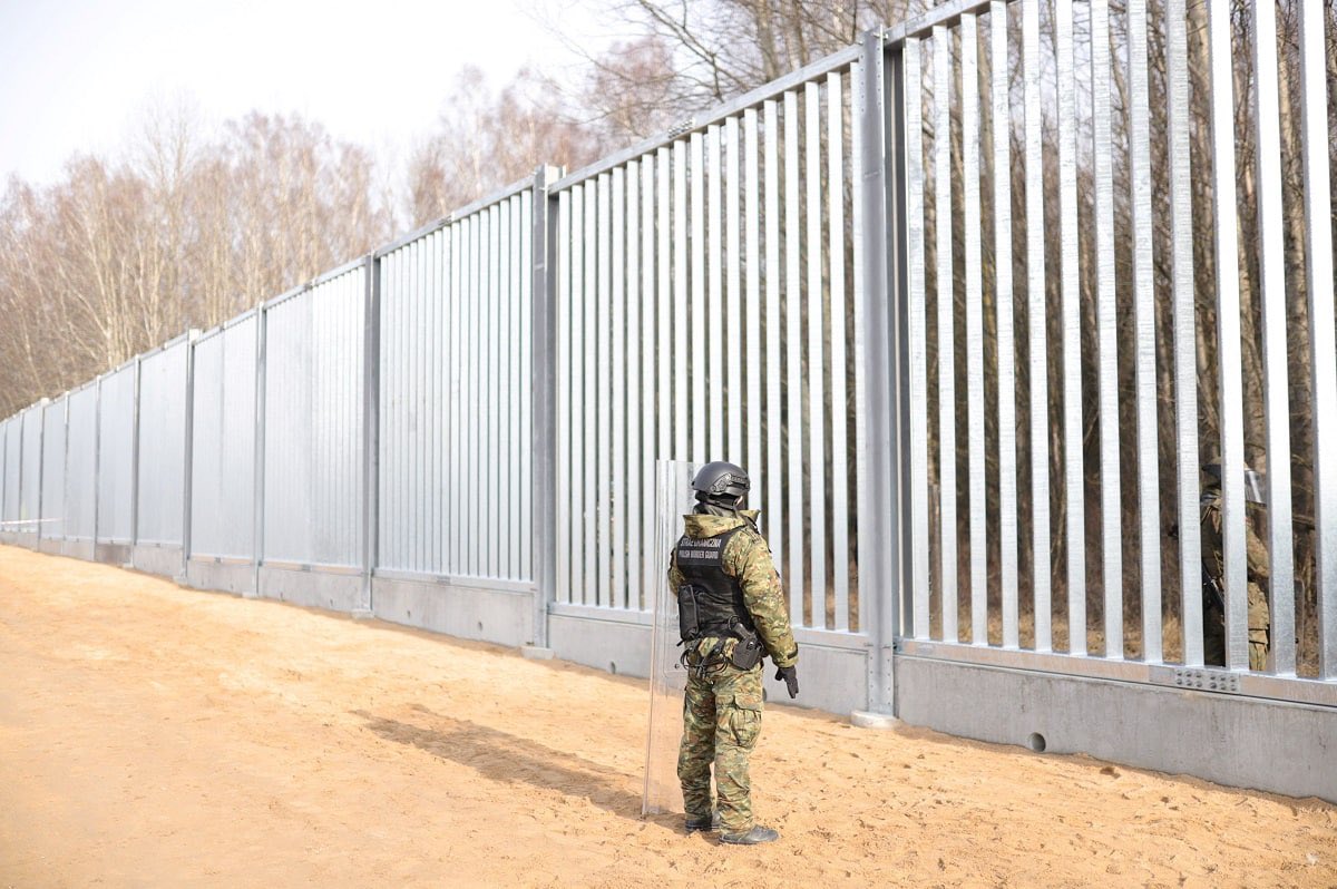 Poljska dokončala že 140 kilometrov ograje ob meji z Belorusijo