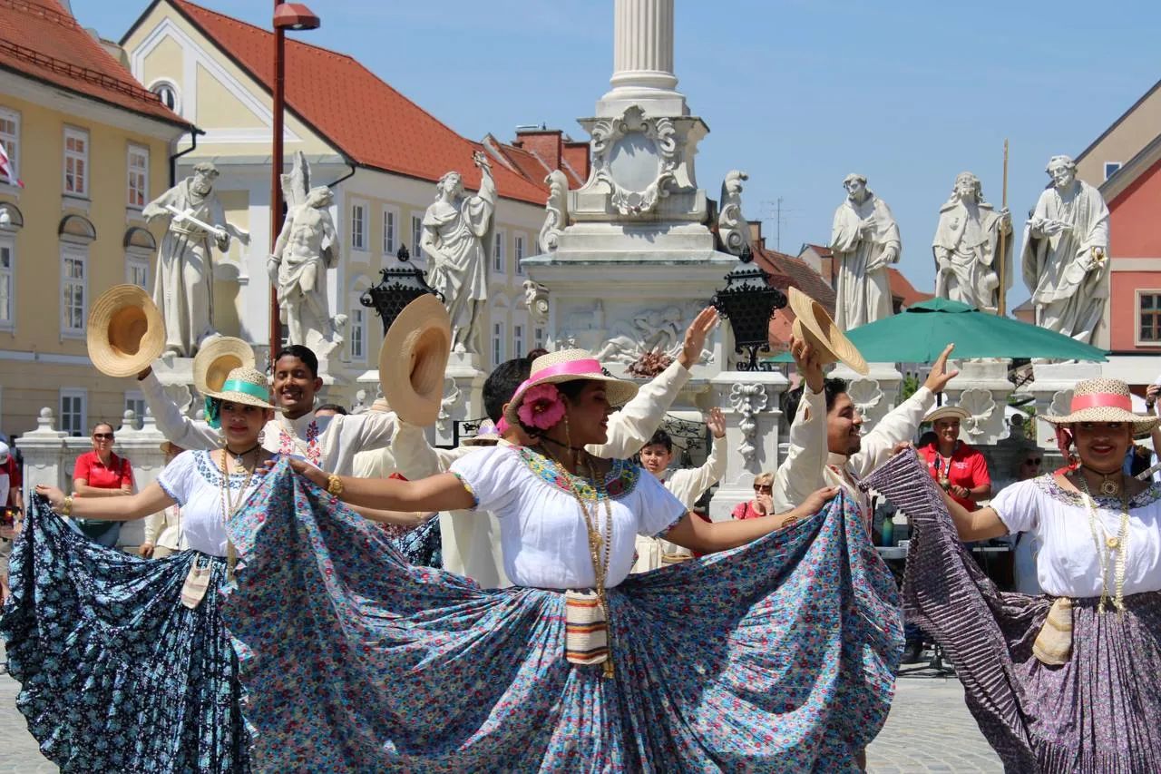 Peti dan Festivala Lent: Velika povorka in otvoritev 38. Folkarta ter pester program