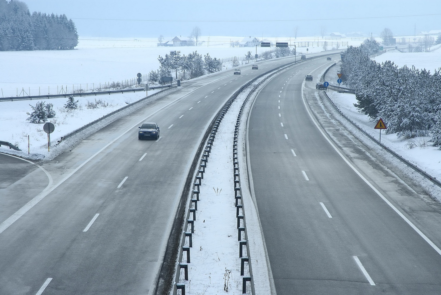 Dars pripravljen na sneg: Med prazniki ne pričakujejo izrednih razmer