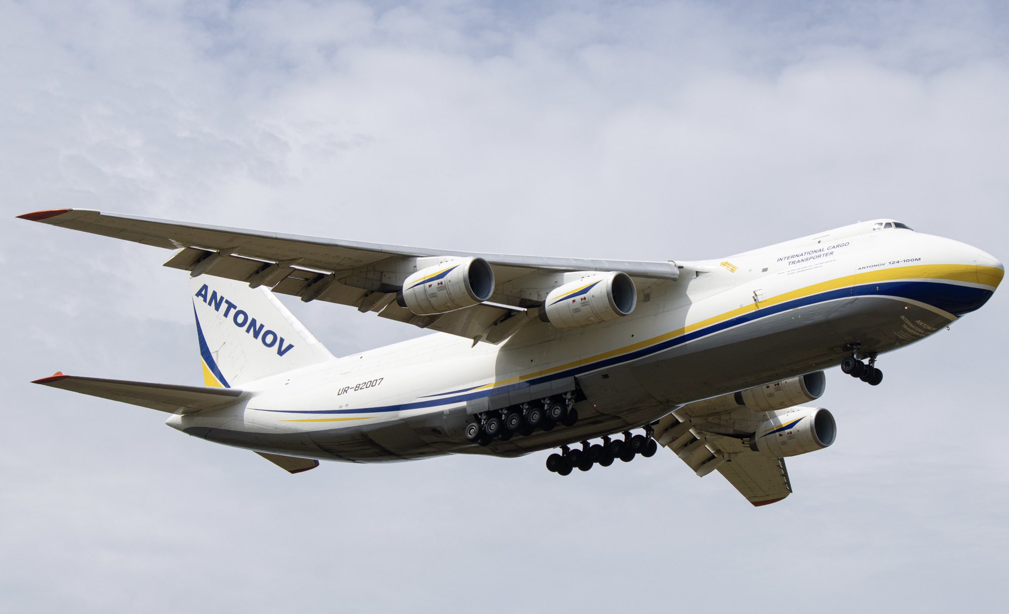 Opozorila letalskih prevoznikov: Zvišanje cen je neizogibno