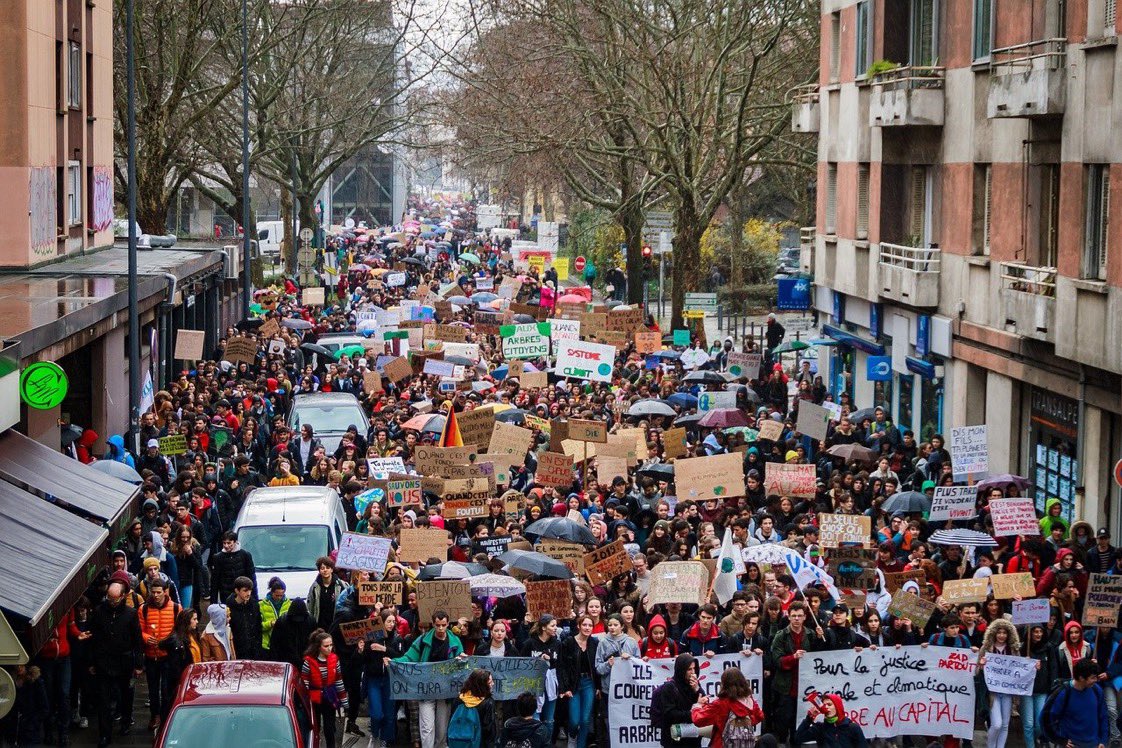 FOTO: Skoraj milijon Francozov na ulicah proti pokojninski reformi