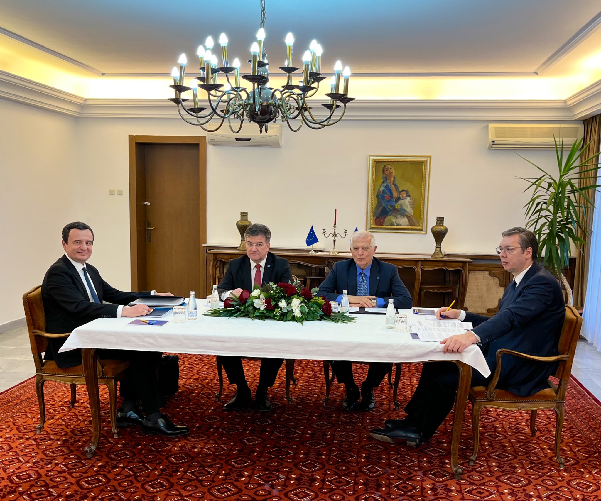 Srbija in Kosovo po maratonskem pogajanju dosegla &#8220;nekakšen dogovor&#8221;