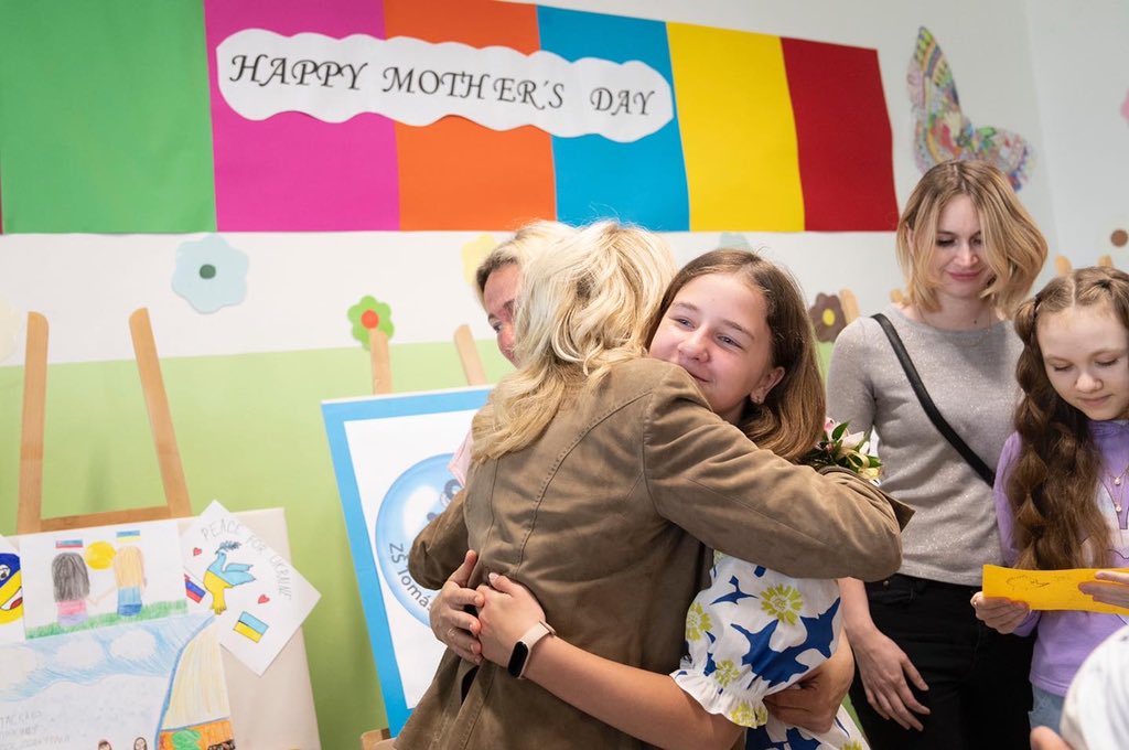 FOTO: Ameriška prva dama nenapovedano obiskala Ukrajino, tudi ti politiki danes na obisku