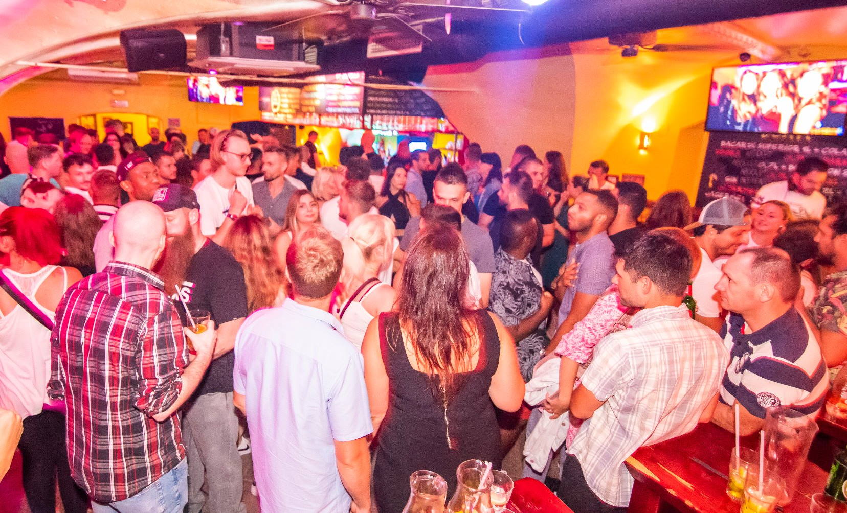 Zabava v Mariboru do 4. ure zjutraj? Mestni svet sprejel nova pravila za gostince v centru