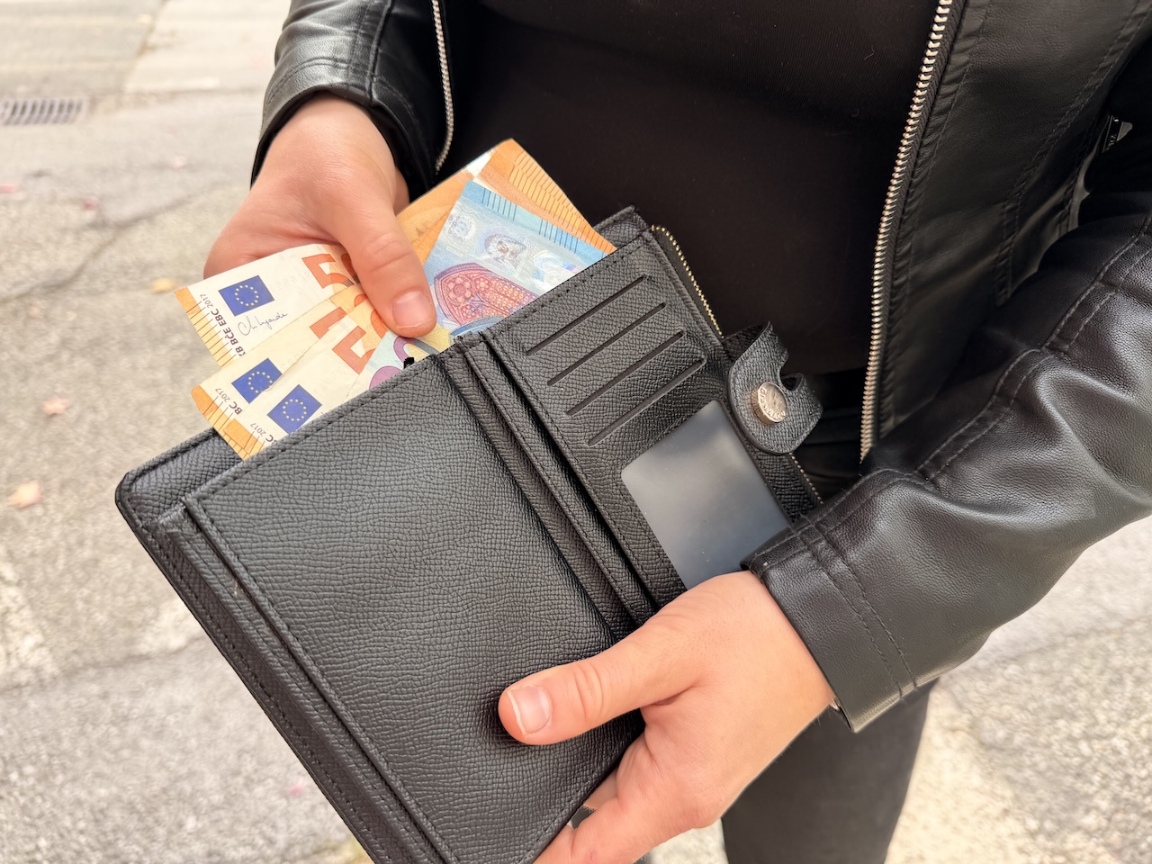 FURS: Koliko denarja vam lahko vzamejo z računa in koliko vam mora ostati?