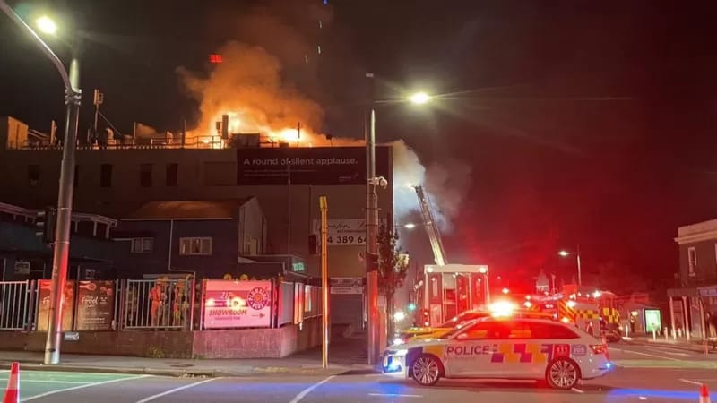 Hud požar v hotelu terjal najmanj šest žrtev