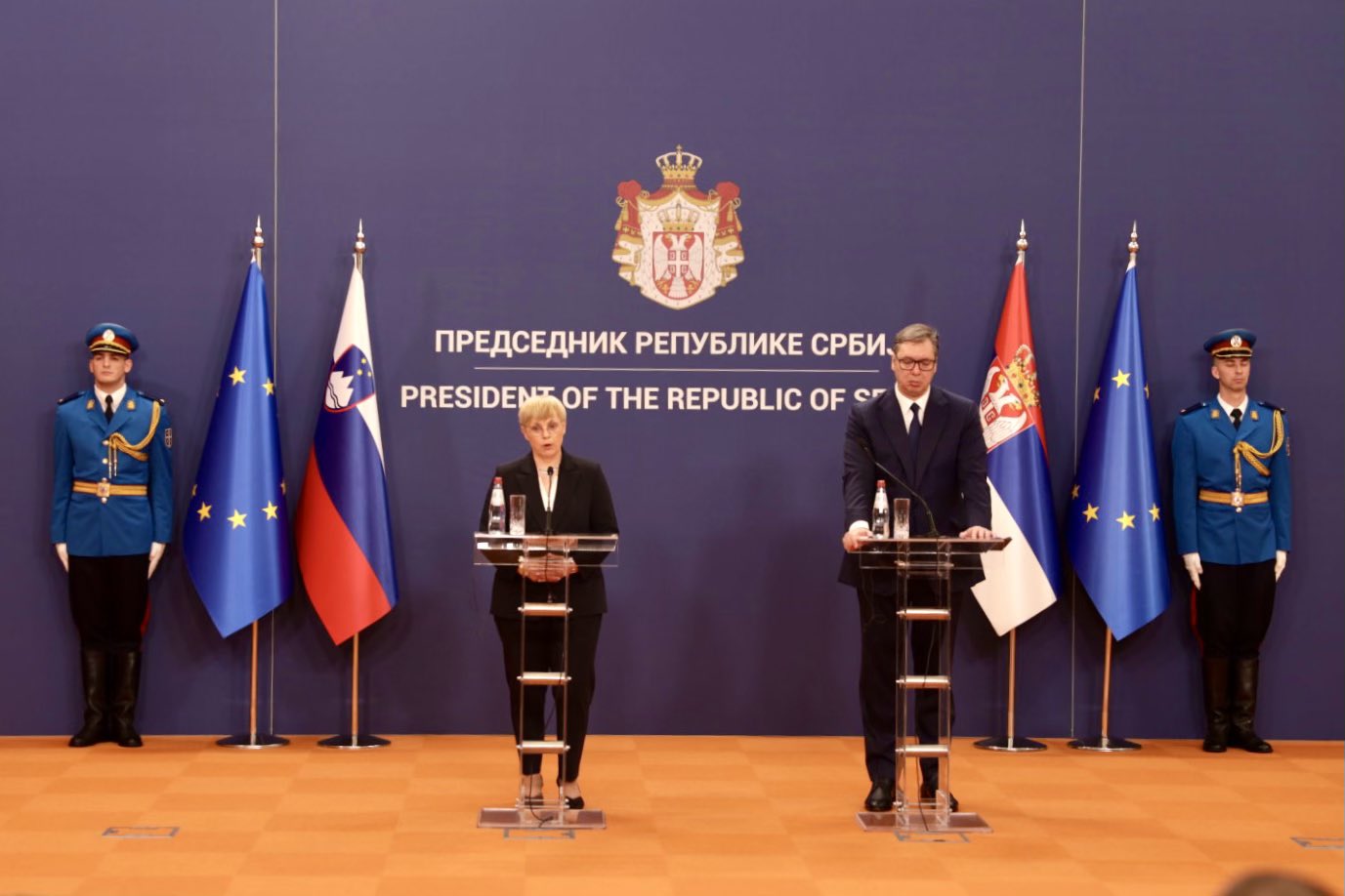 Vučić nesramno nad slovenskega novinarja, Pirc Musarjeva mu je stopila v bran