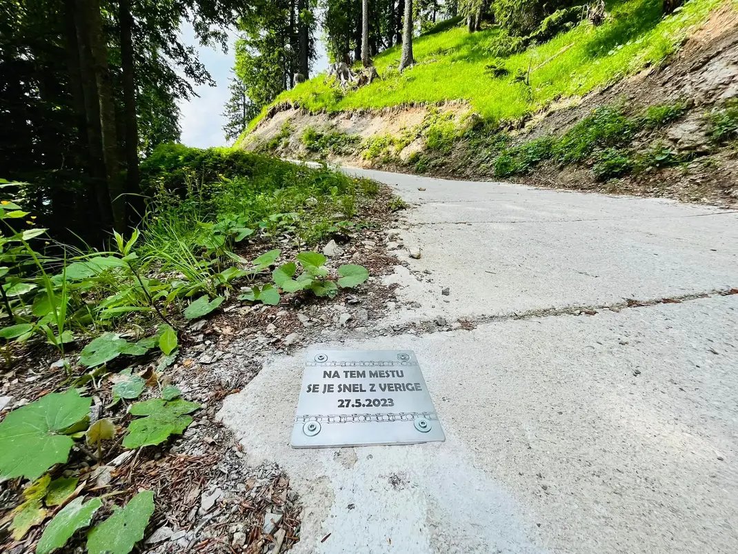 Primož Roglič dobil spominsko ploščo na Svetih Višarjah