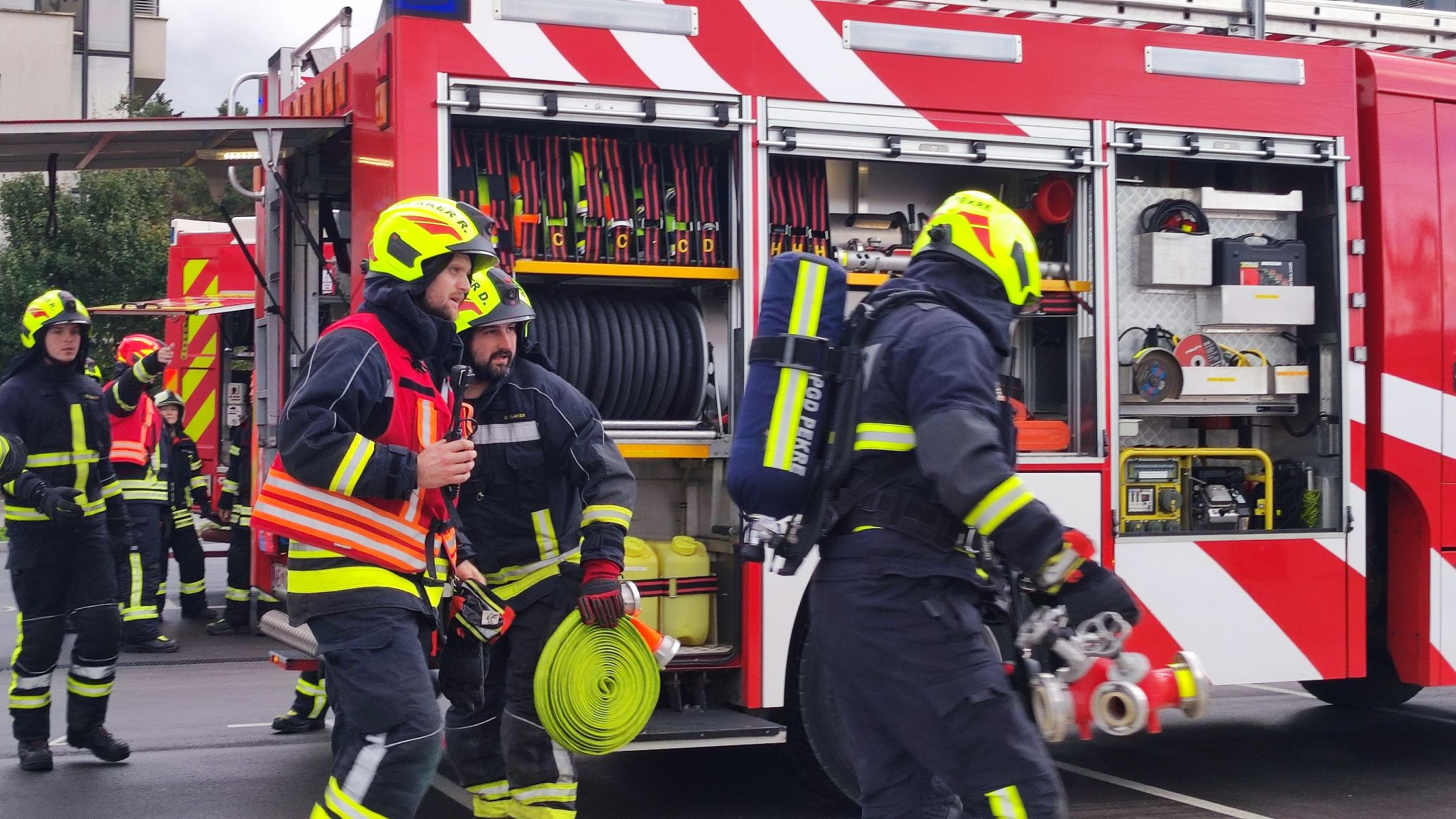 Mariborski gasilci znova pokazali dobrodelnost: Ustvarili koledar, ki navdušuje