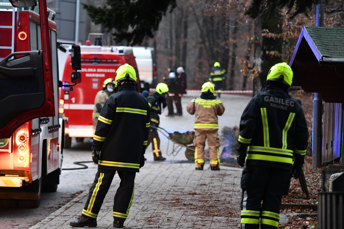 Slovenijo pretresa žalostna tragedija: V požaru ugasnilo življenje starejšega invalida