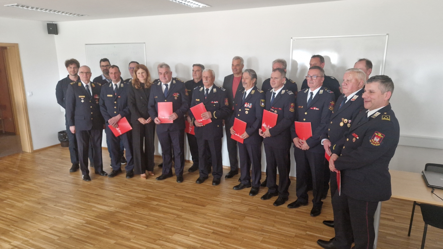 V Mariboru potekala slavnostna predaja pogodb o financiranju gasilcev