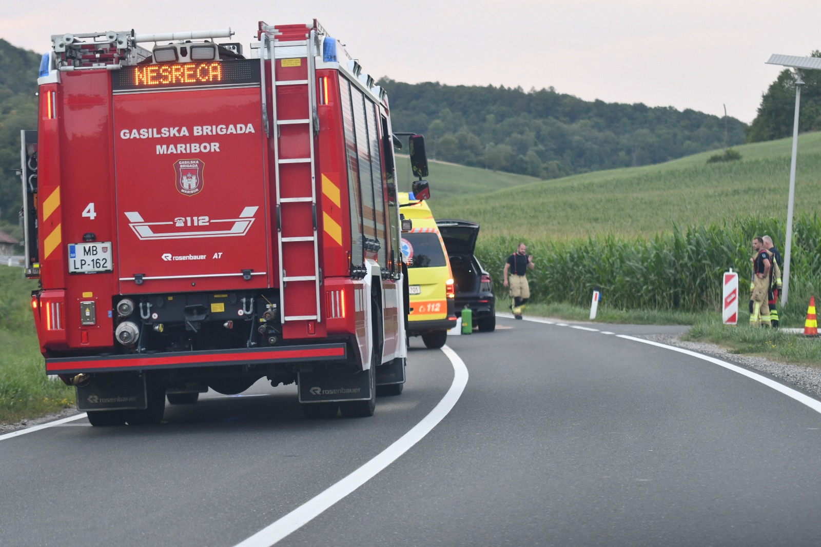 FOTO: Na cesti Šentilj-Maribor trčila tri vozila, med njimi tudi dostavni kombi