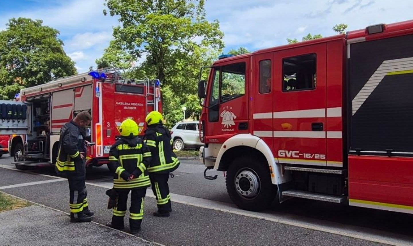 FOTO: Trenutek nepozornosti med kuhanjem v Mariboru povzročil resen požar