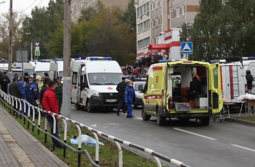 14-letnica v Rusiji izvedla strelski pohod v šoli, nato sodila še sebi