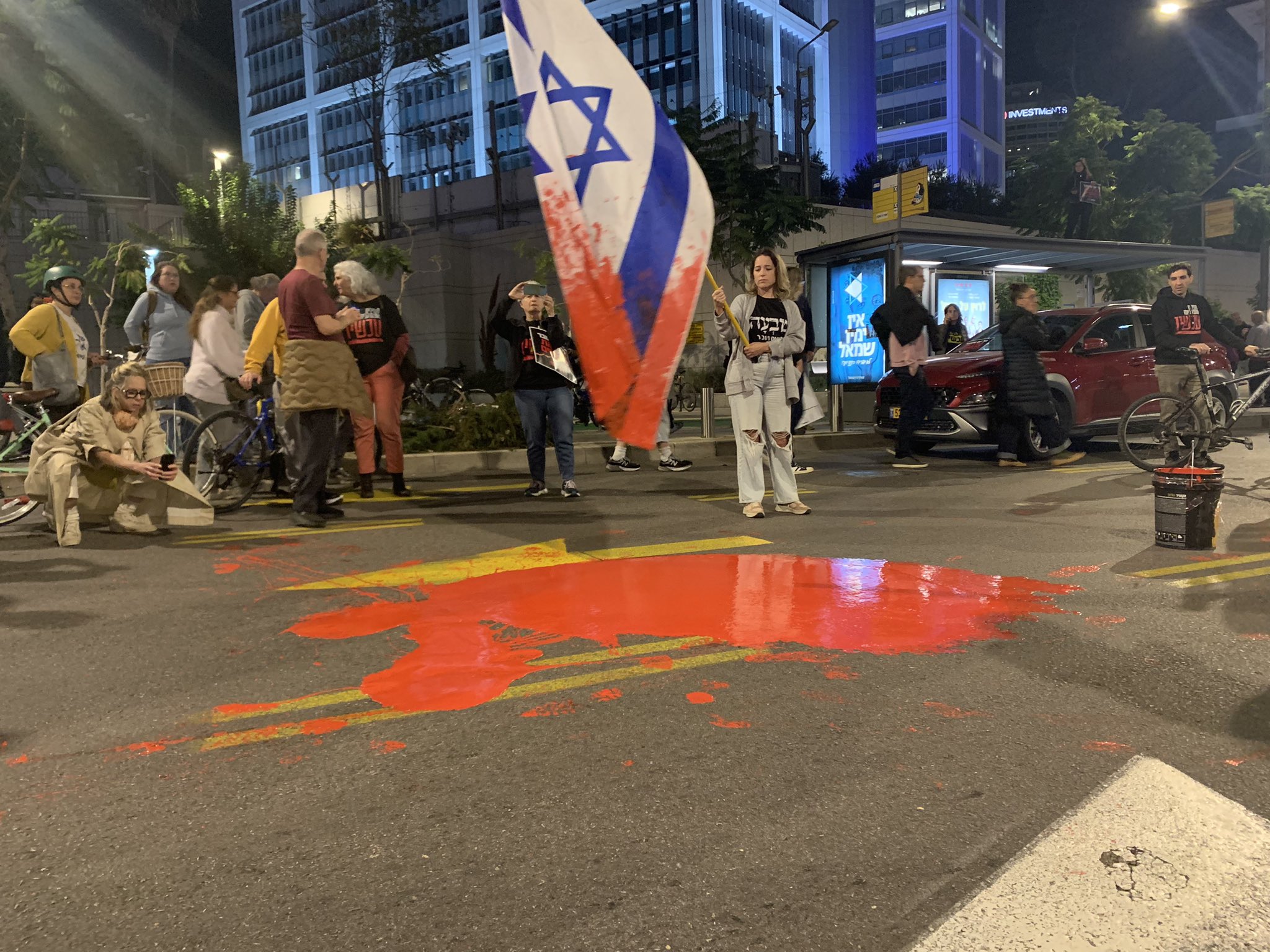 V Tel Avivu več sto protestnikov zaradi ubitih talcev