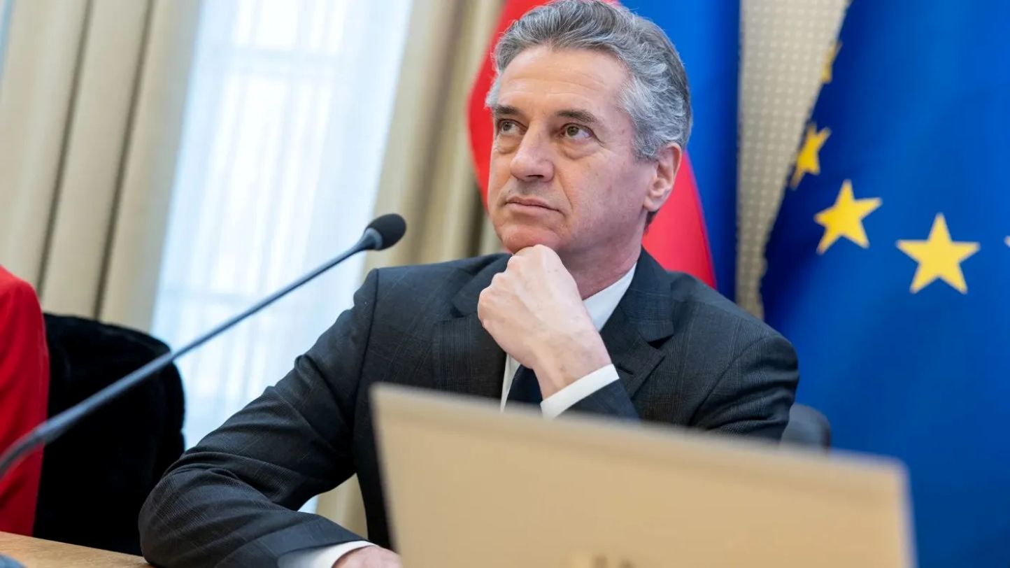 Slovenija kot prva evropska država prepovedala uvoz, izvoz in tranzit orožja v in iz Izraela