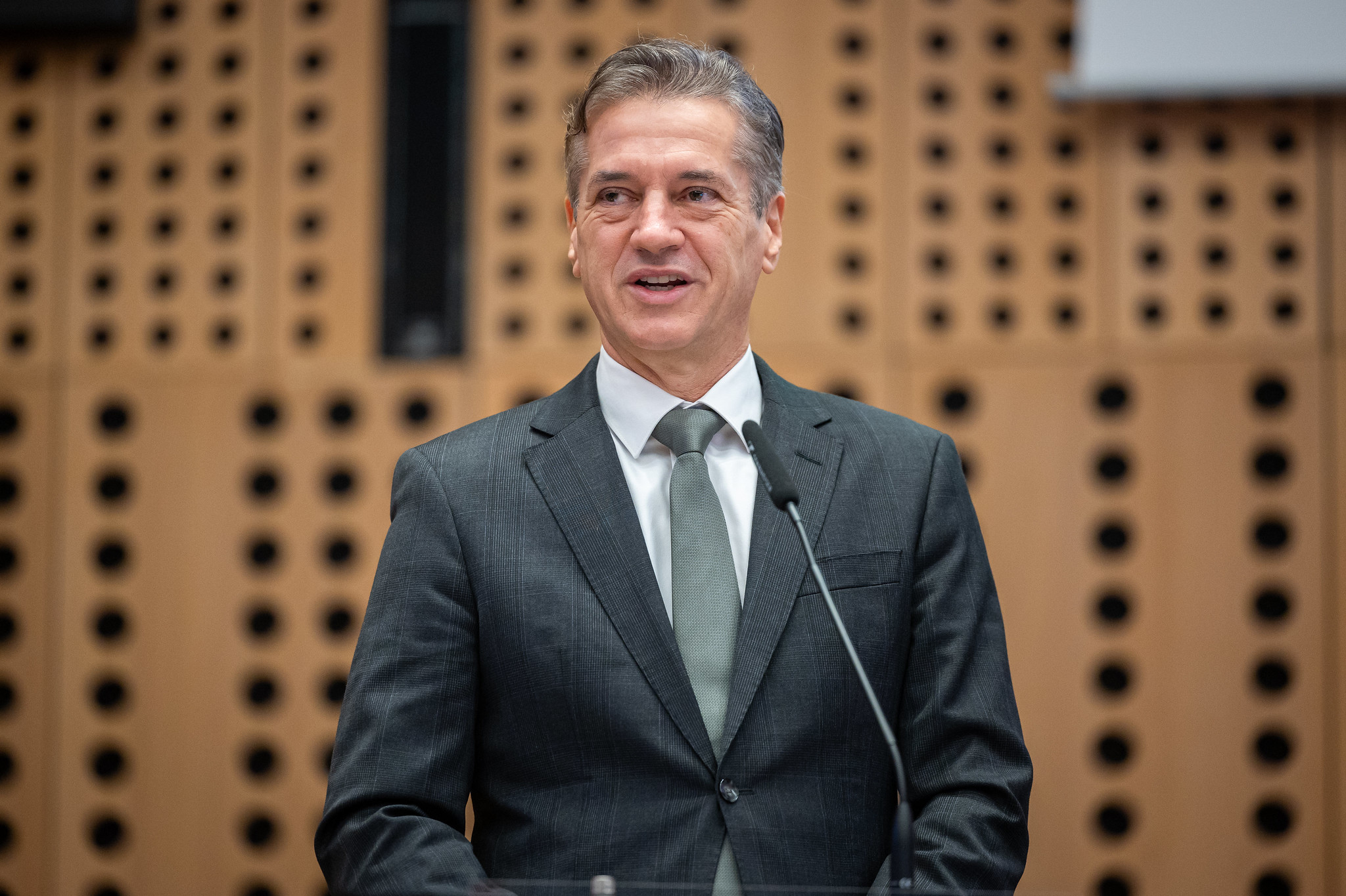 Boj za stolčke se začenja: Takšen razrez ministrstev predlaga Gibanje Svoboda