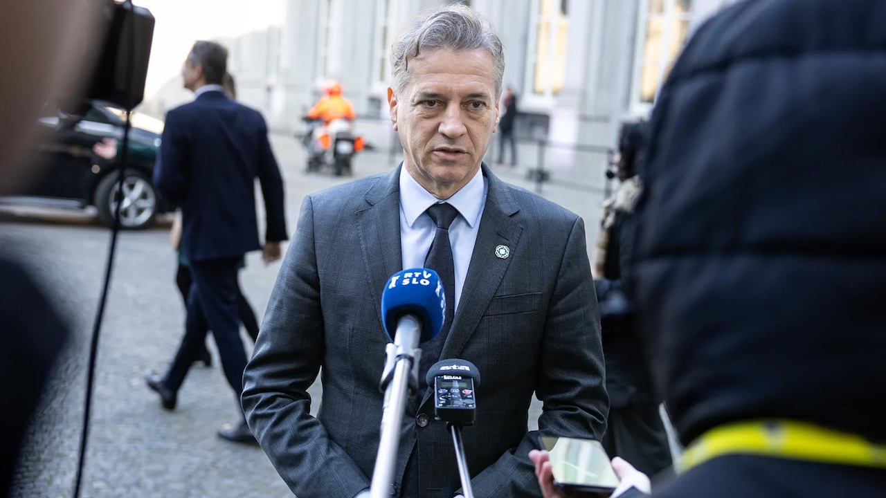 Zadnja seja Golobove vlade s polnimi pooblastili: Kaj sledi po petku?