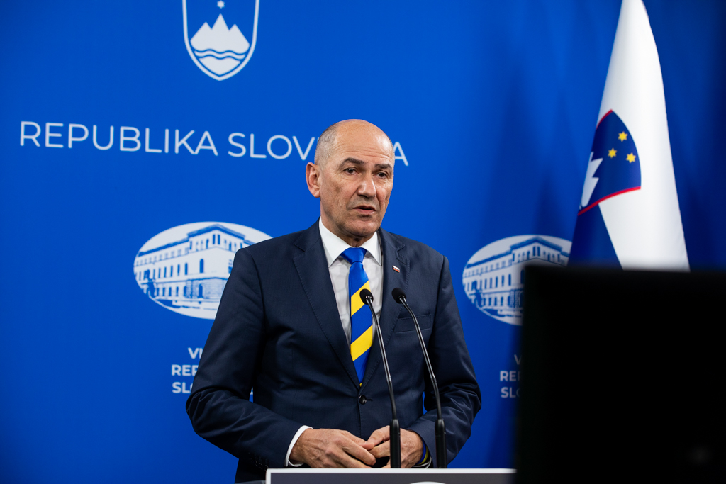 Janša napovedal milijonsko vojaško pomoč Ukrajini: Slovenija bo za oboroževanje namenila 50 milijonov dolarjev