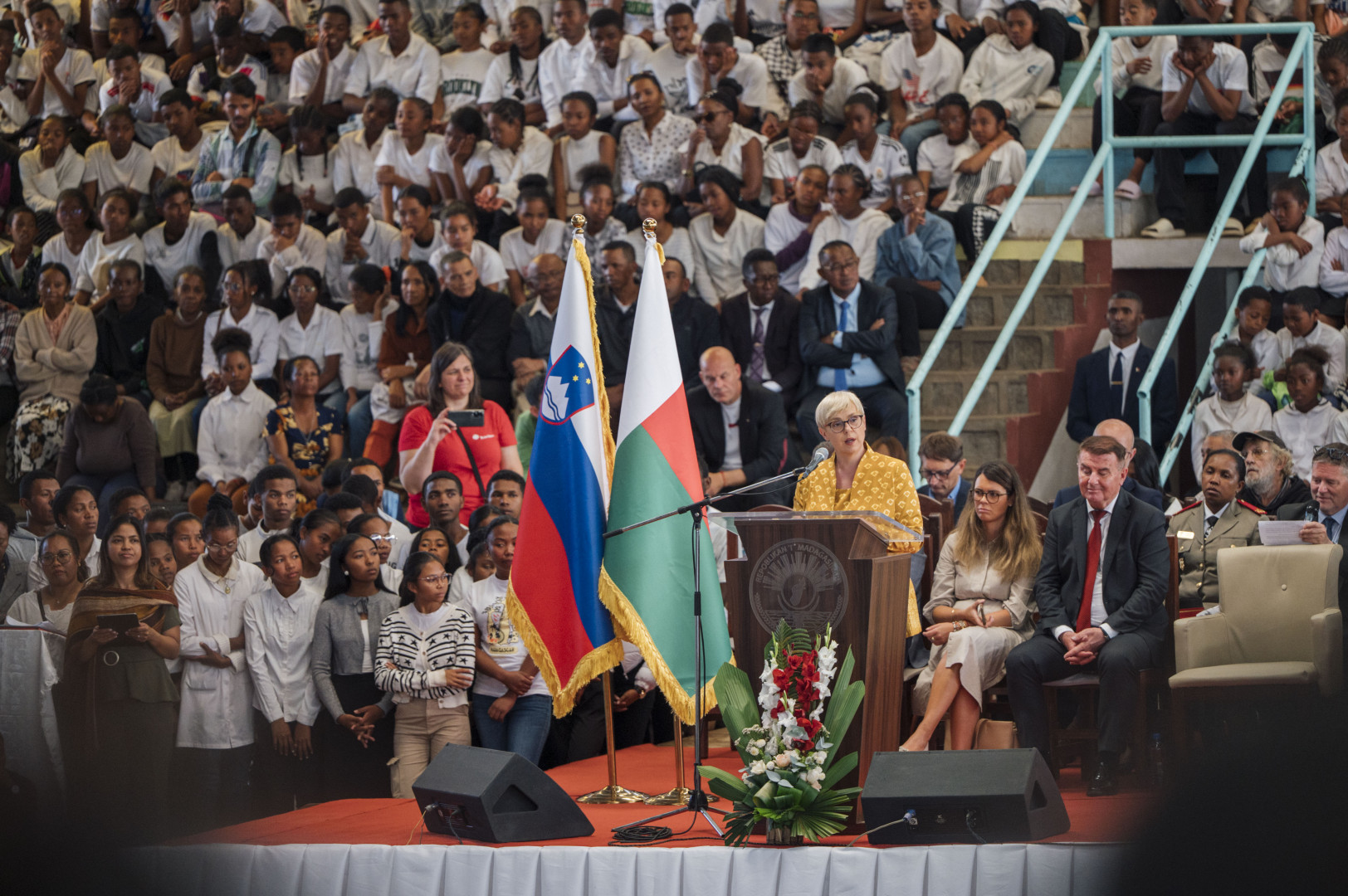 Otroci na Madagaskarju ob odprtju nove šole zapeli "Mi se mamo radi"