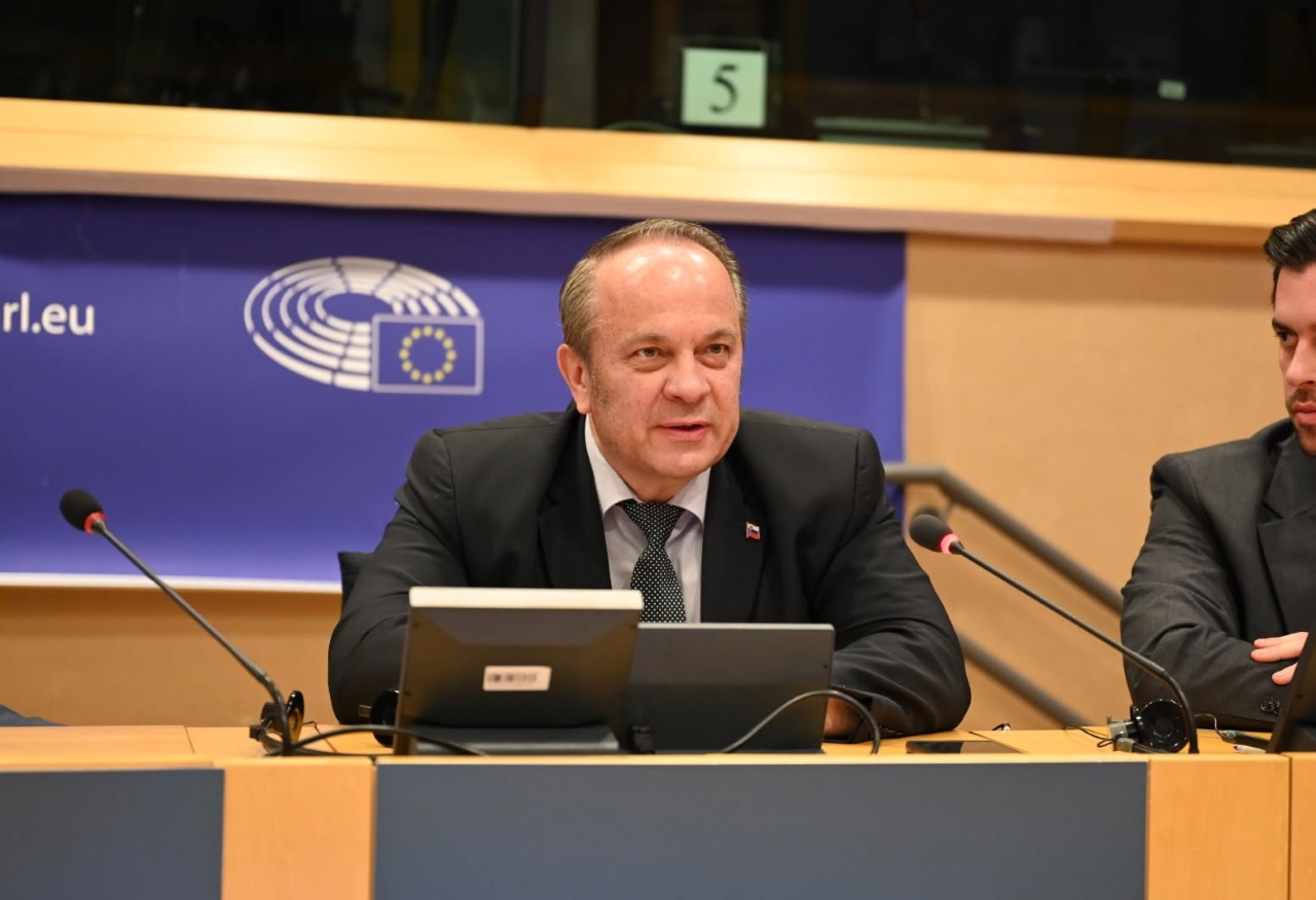 Uradno: Predsedstvo EPP potrdilo izključitev Grimsa iz stranke