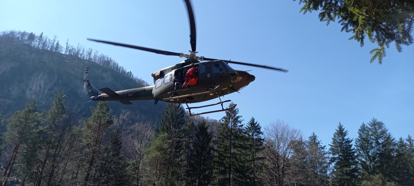 Konj pohodil otroka, na pomoč nemudoma poletel helikopter