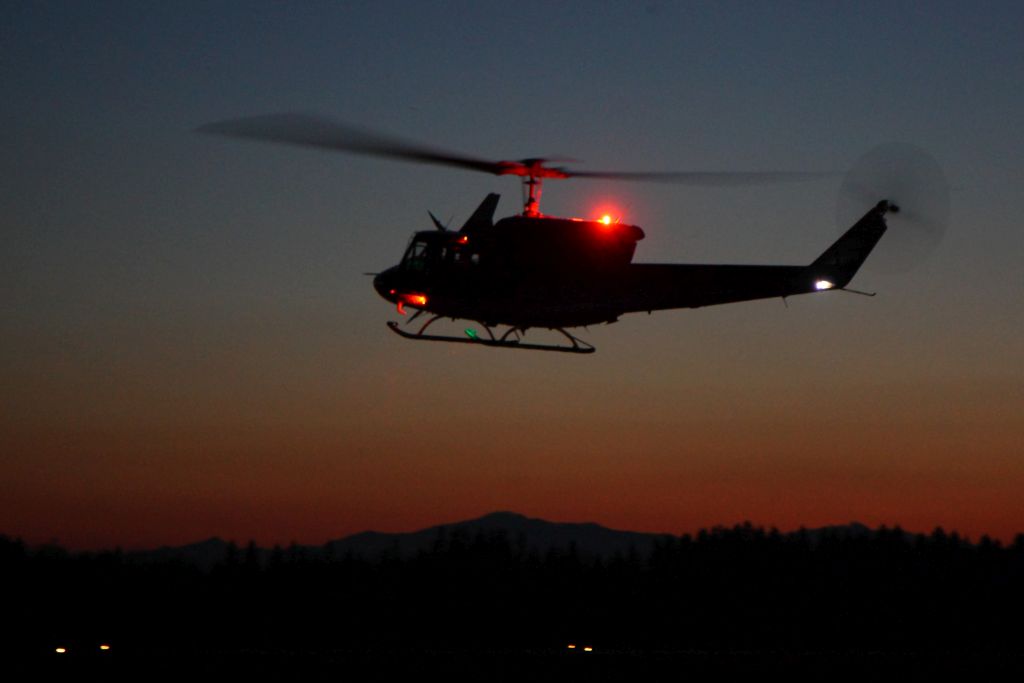 Strmoglavil helikopter s slovensko družino, štiri osebe umrle