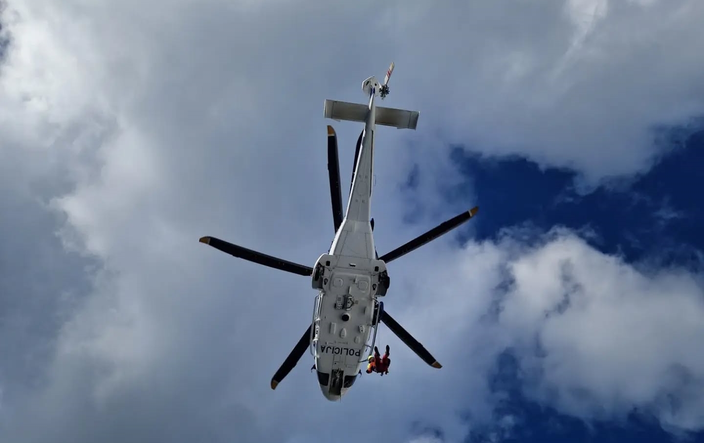 Reševalci ga niso mogli rešiti, s helikopterjem so v dolino prepeljali truplo