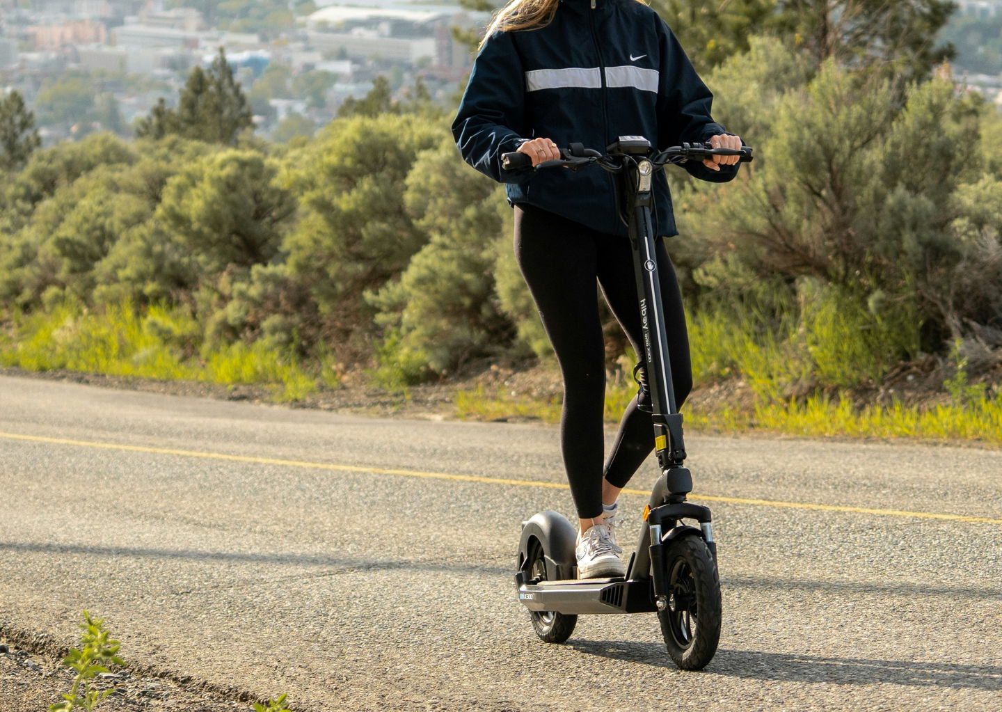 Uradno: Slovenija zvišala starostno mejo za e-skiroje, kdo jih lahko vozi?