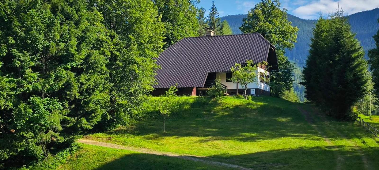 "Ljudje so s svojimi prihranki gradili hiše, zdaj jih država omejuje"