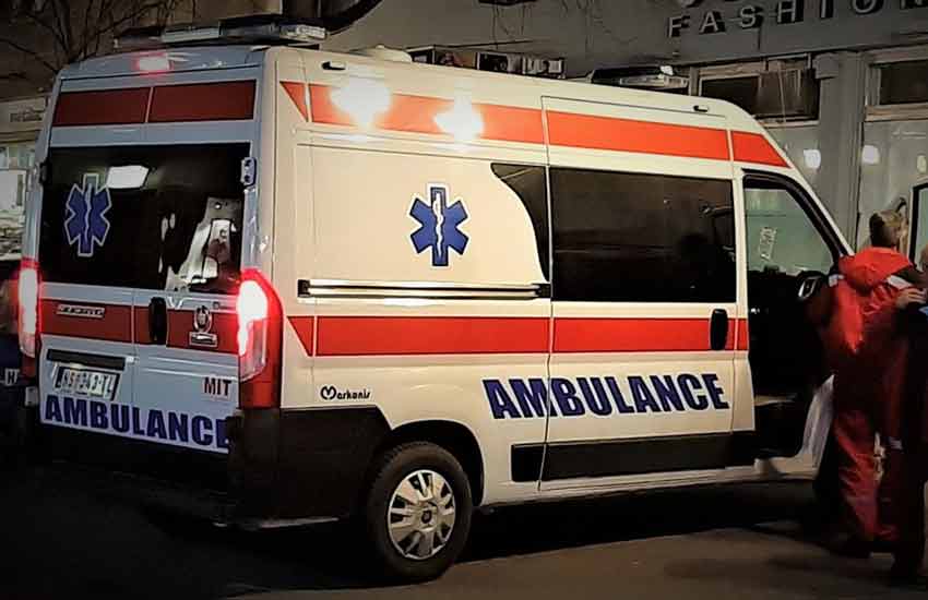 Kombi judo kluba zapeljal z avtoceste: En otrok umrl, dva na intenzivni negi