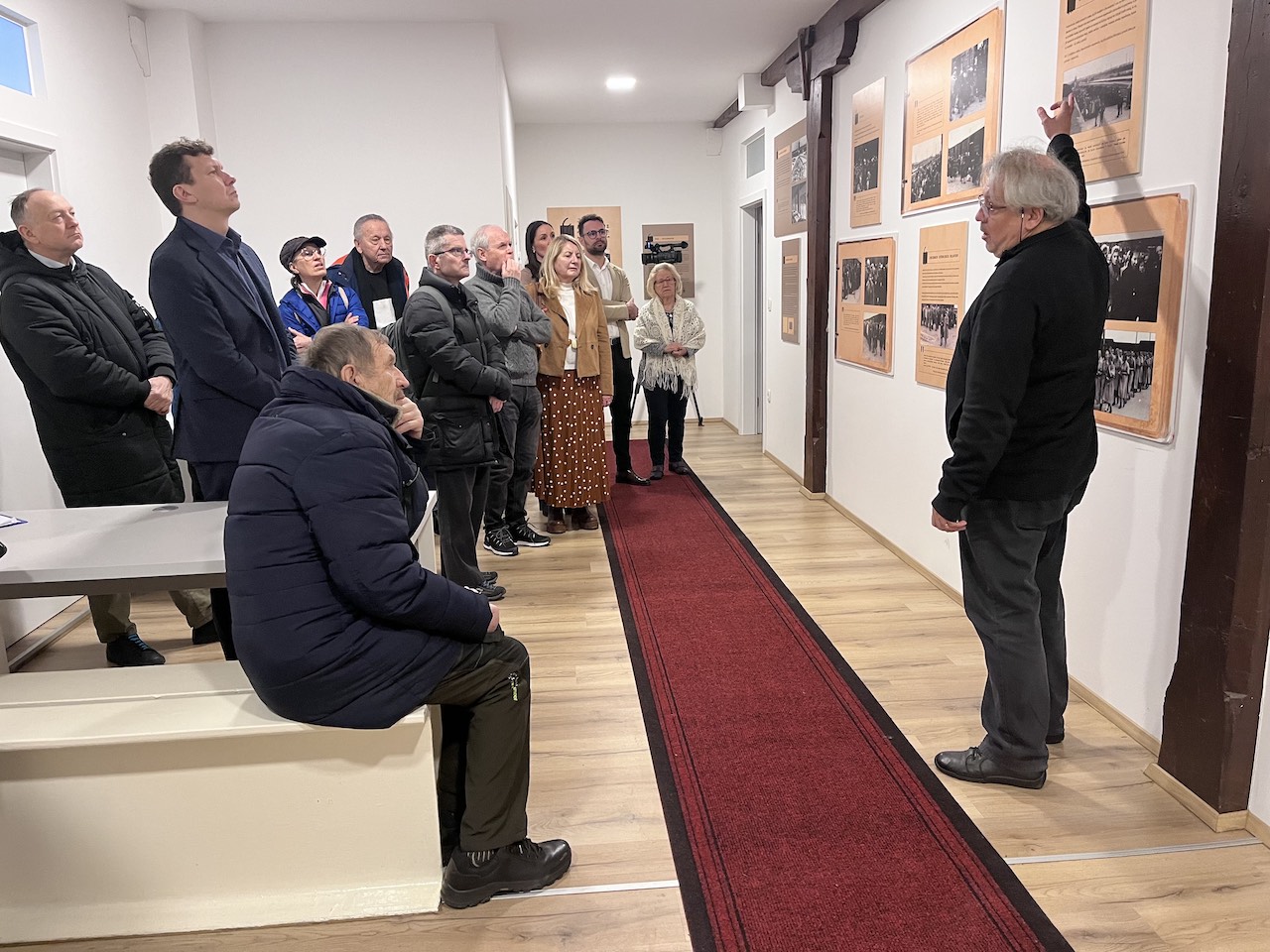 Auschwitz skozi objektiv storilcev: Eden najpretresljivejših virov o holokavstu v Mariboru