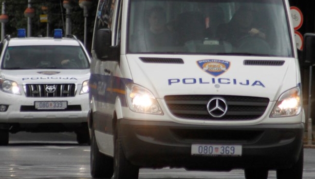 Hrvaški policisti Slovencu zasegli slab kilogram amfetamina in več 10.000 evrov