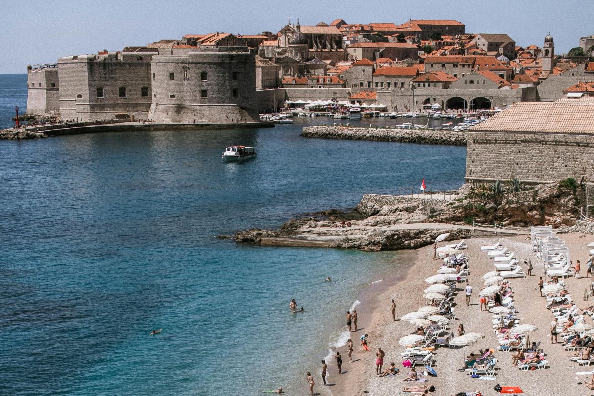 Po Srbih se to sedaj sprašujejo še Avstrijci: Je potovanje na Hrvaško še varno?