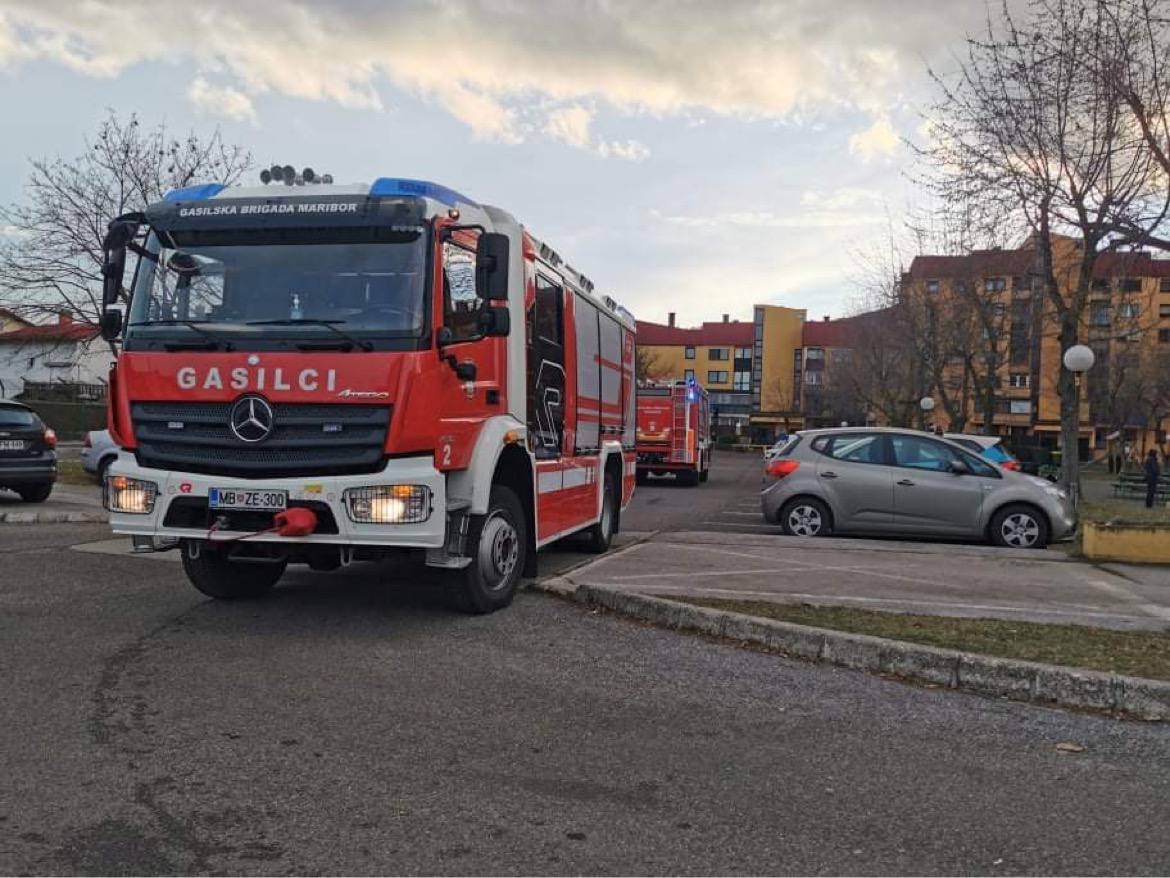 Na Prušnikovi ulici popoldne zagorelo v kuhinji