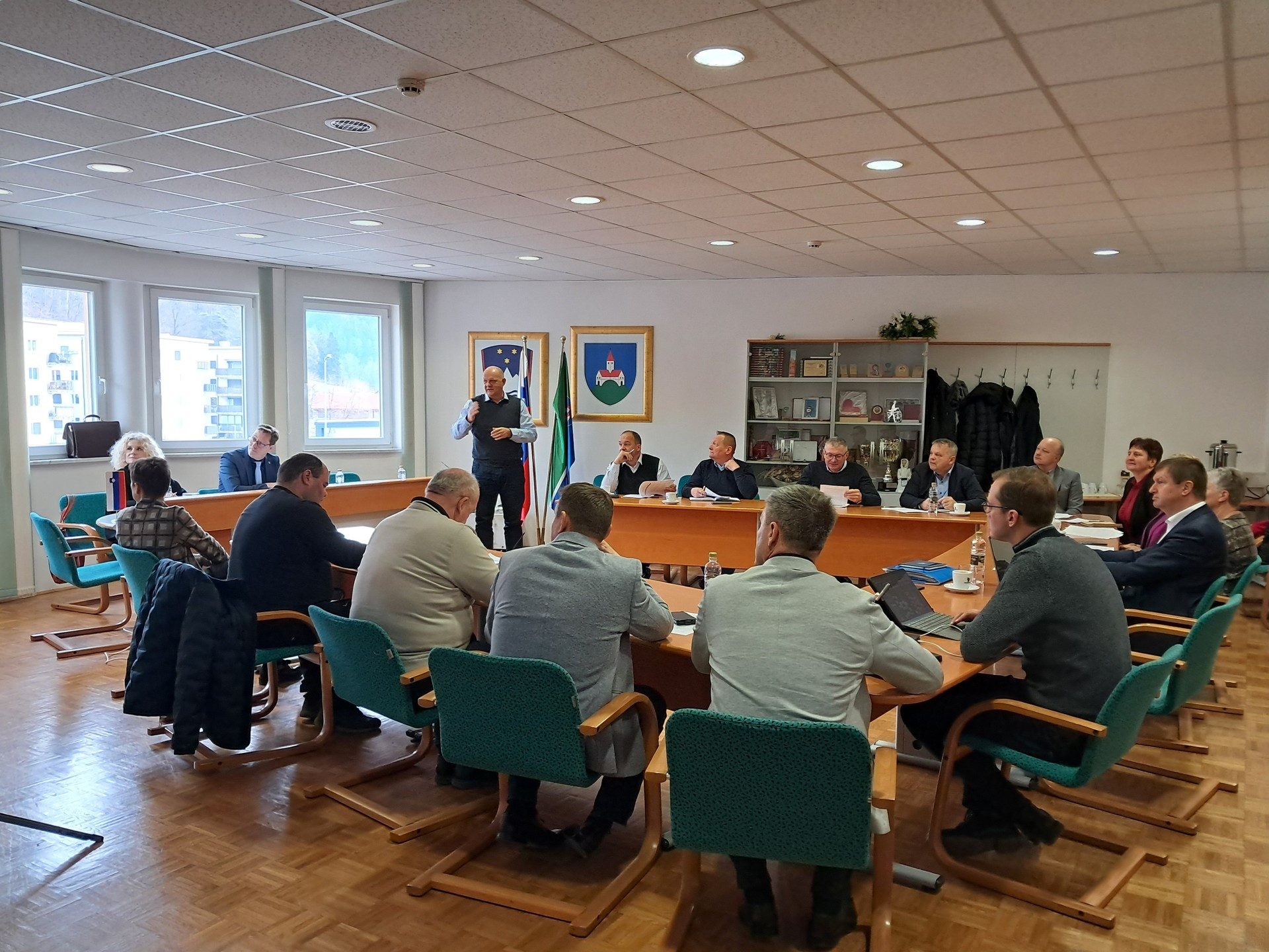 Meja zadolževanja občin podprta, nasprotuje se spremembam delitve denarja za Rome