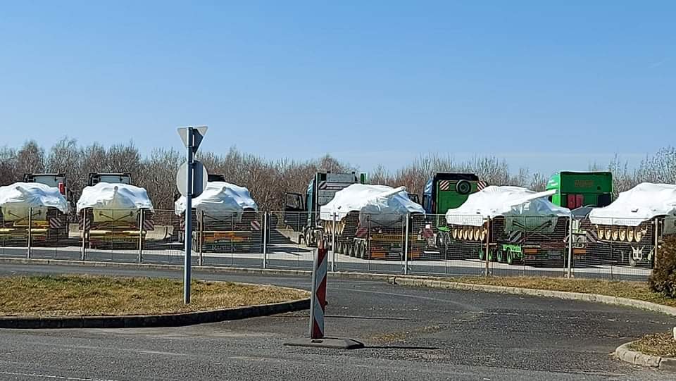 FOTO: Na madžarsko-slovenski meji parkiranih več tankov, kaj je razlog?