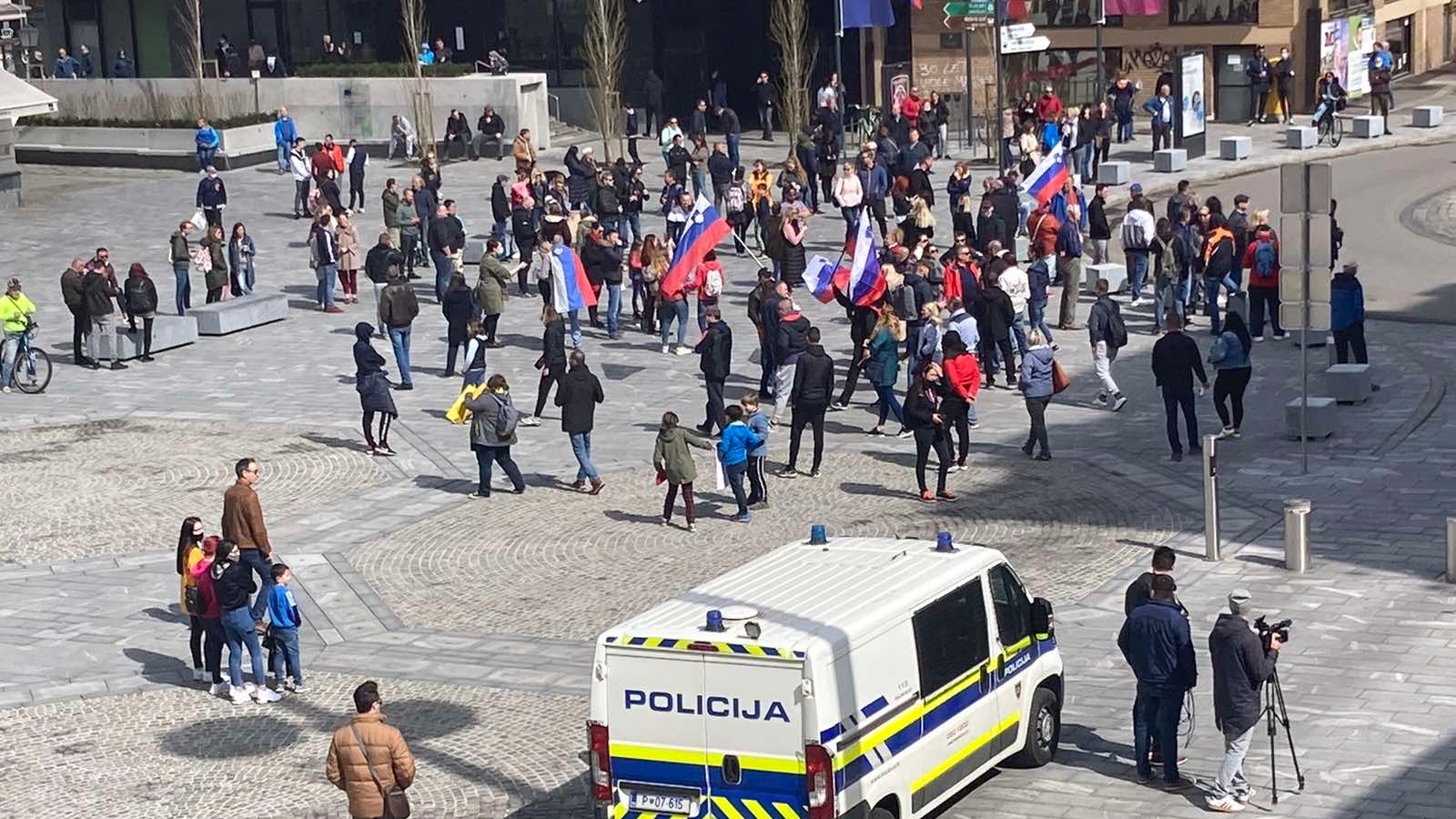 FOTO: Protest na Glavnem trgu