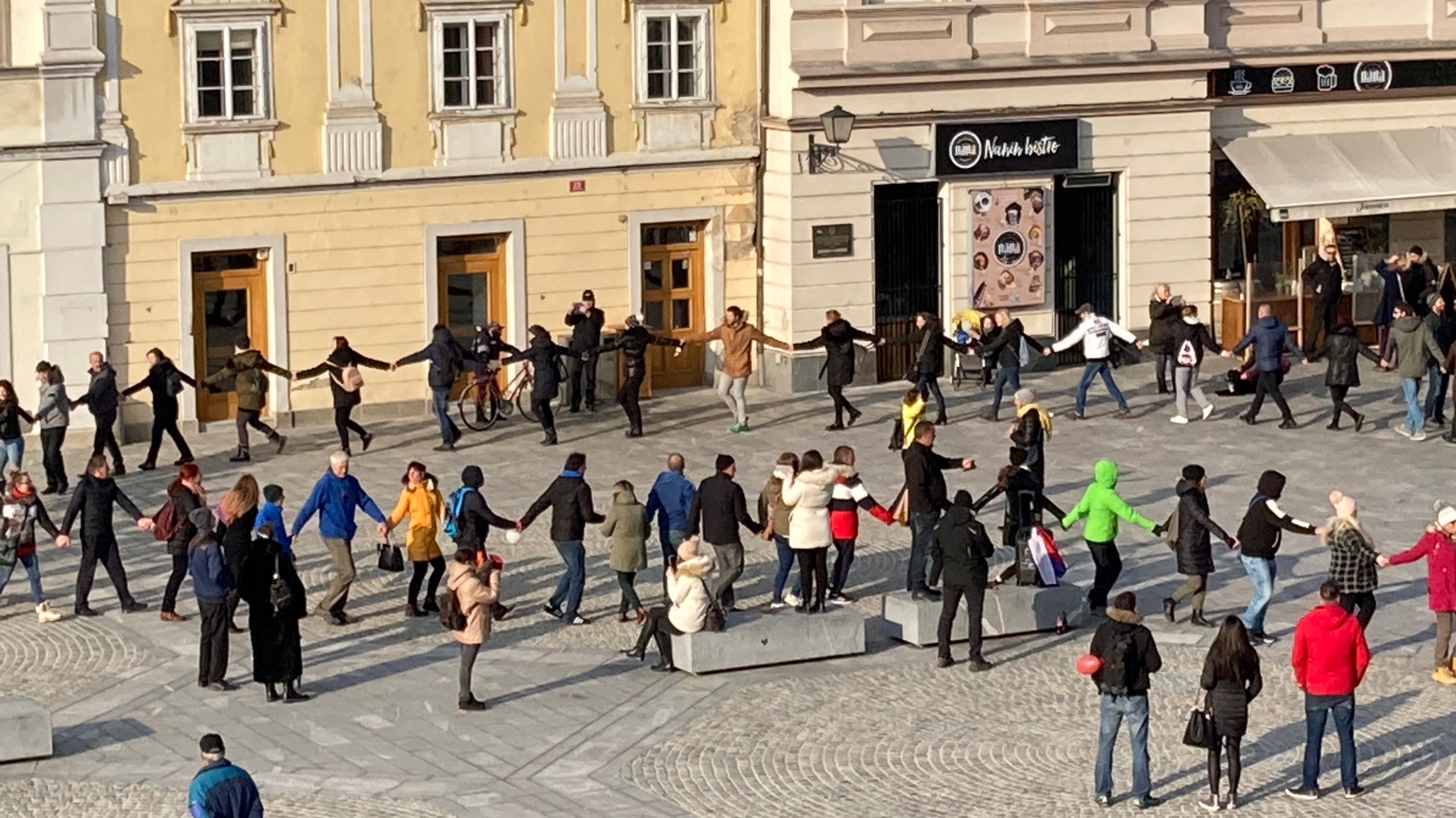 FOTO in VIDEO: Danes v Mariboru protesti proti omejitvenim ukrepom