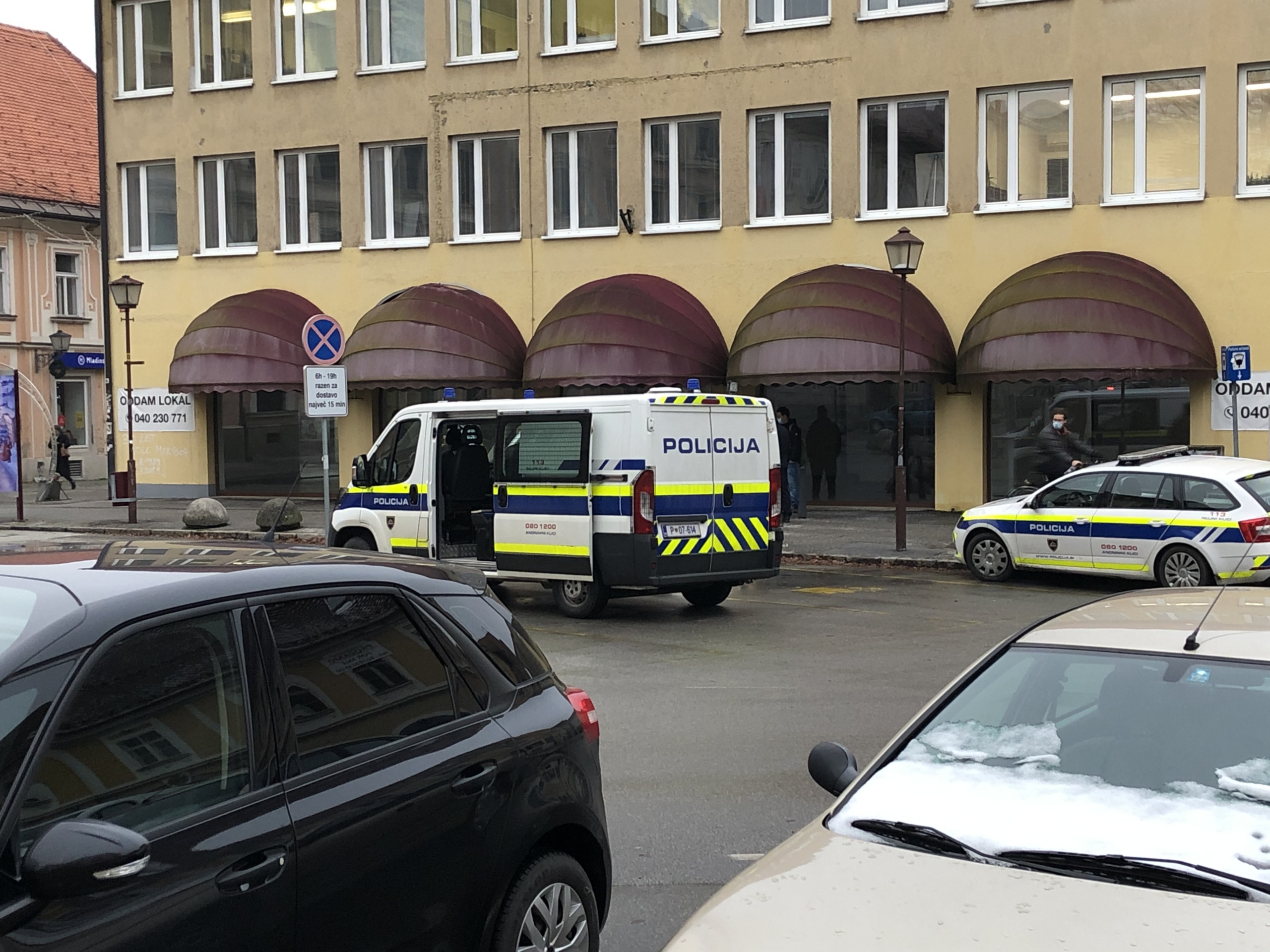 FOTO: Policisti včeraj v Mariboru kar trikrat prijeli istega storilca